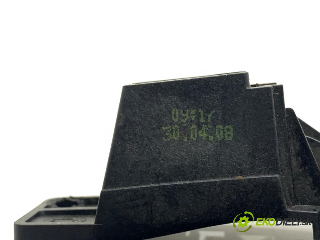 FIAT BRAVO II liftback 2008 88 kW 1.6 D Multijet (198AXL1B) 1598 klika vnitřní levý přední část