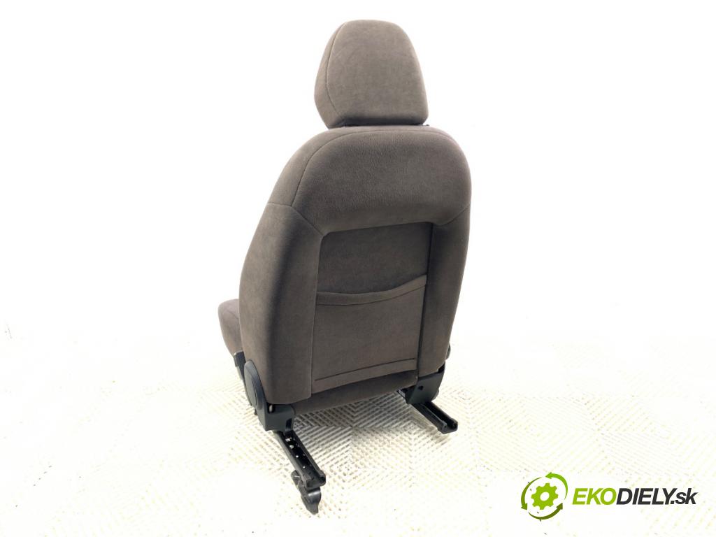 FIAT BRAVO II liftback 2008 88 kW 1.6 D Multijet (198AXL1B) 1598 sedadlo pravý přední část