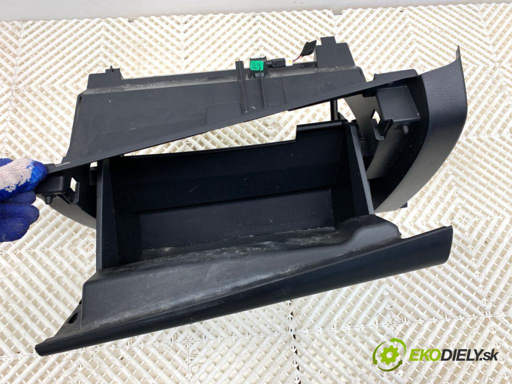 NISSAN QASHQAI J12 SUV 2023 116 kW 1.3 DIG-T Napęd na wszystkie koła 1332 Priehradka, kastlík spolujazdca  (Priehradka (kastlík))