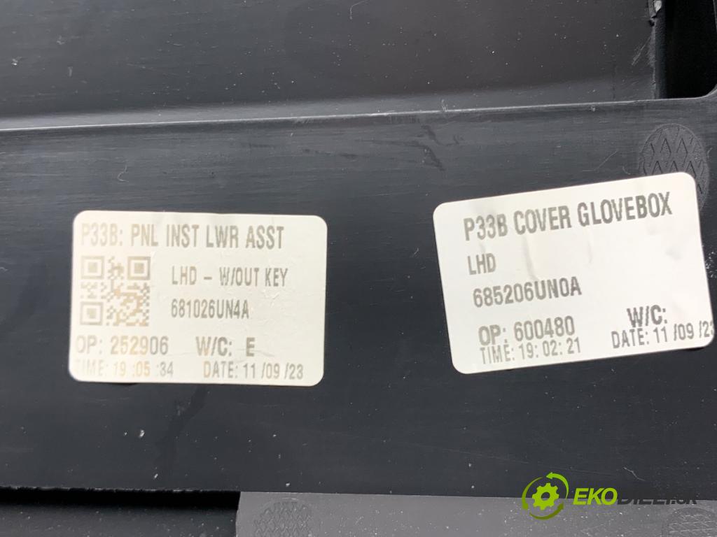 NISSAN QASHQAI J12 SUV 2023 116 kW 1.3 DIG-T Napęd na wszystkie koła 1332 přihrádka kastlík spolujezdce  (Přihrádka (kastlík))
