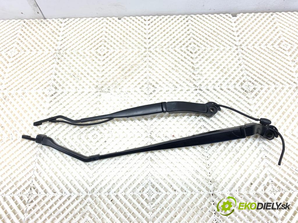 NISSAN QASHQAI J12 SUV 2023 116 kW 1.3 DIG-T Napęd na wszystkie koła 1332 Rameno stierače predný 