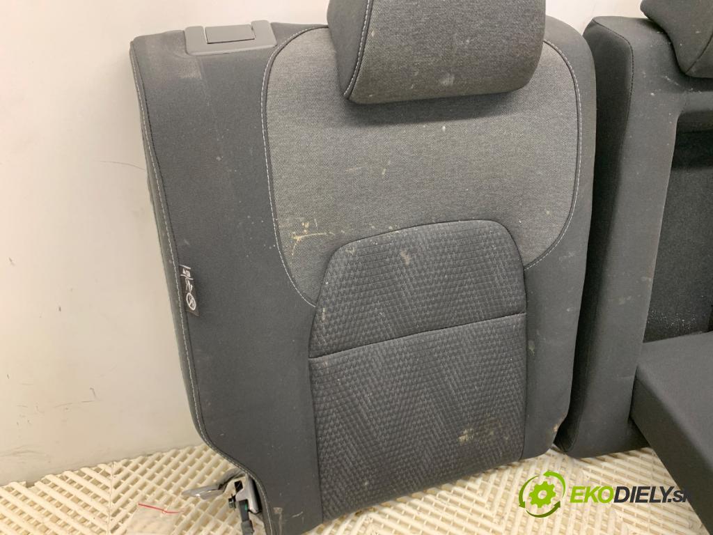 NISSAN QASHQAI J12 SUV 2023 116 kW 1.3 DIG-T Napęd na wszystkie koła 1332 Sedadlo druhý rad