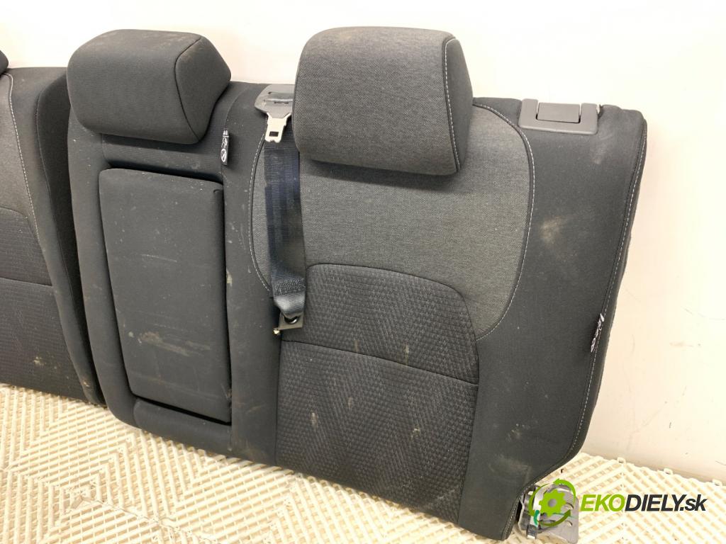 NISSAN QASHQAI J12 SUV 2023 116 kW 1.3 DIG-T Napęd na wszystkie koła 1332 Sedadlo druhý rad