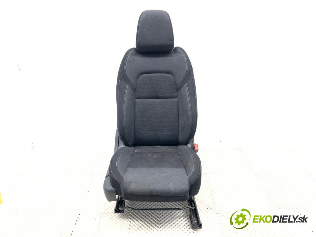 NISSAN QASHQAI J12 SUV 2023 116 kW 1.3 DIG-T Napęd na wszystkie koła 1332 sedadlo pravý přední část 
