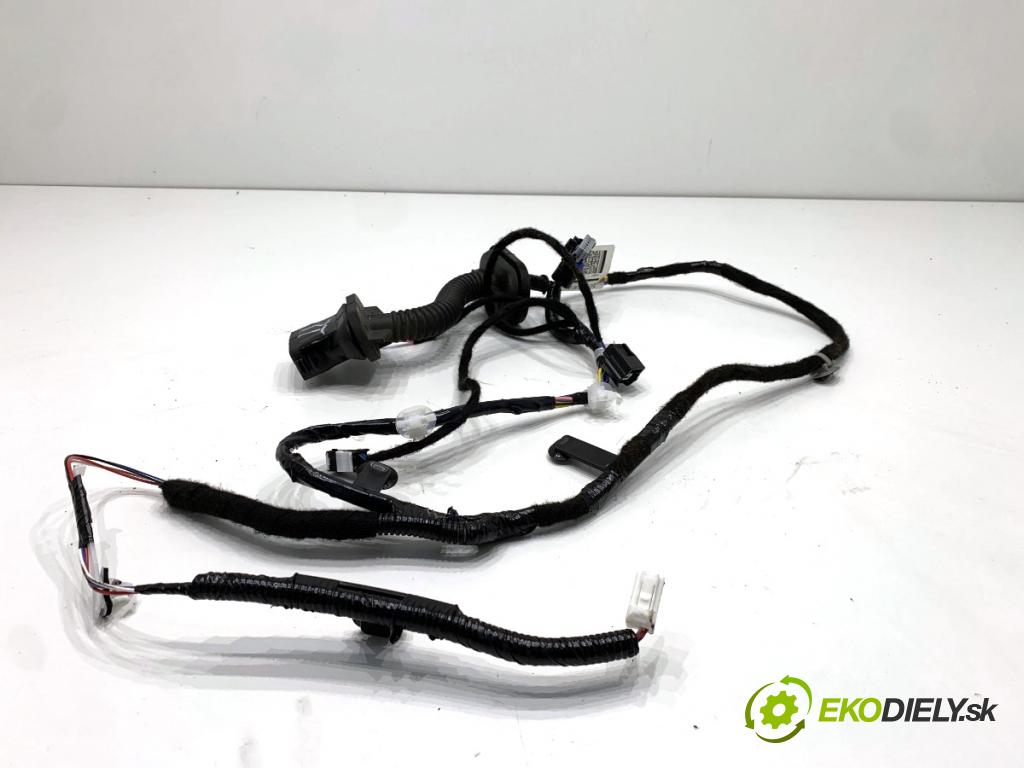 NISSAN QASHQAI J12 SUV 2023 116 kW 1.3 DIG-T Napęd na wszystkie koła 1332 Káblovačka Dvere zad pravy