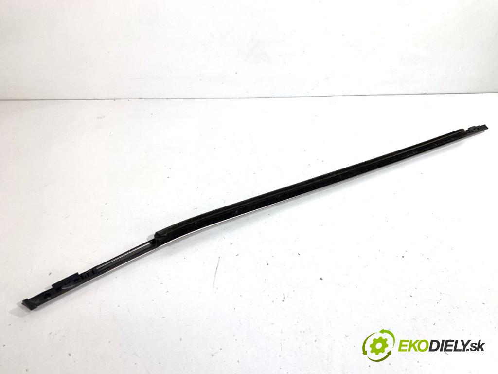 NISSAN QASHQAI J12 SUV 2023 116 kW 1.3 DIG-T Napęd na wszystkie koła 1332 Lišta Sbírání: zad pravy