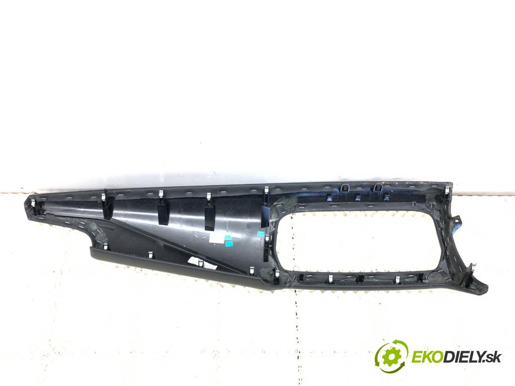 NISSAN QASHQAI J12 SUV 2023 116 kW 1.3 DIG-T Napęd na wszystkie koła 1332 Lišta kryt 682116UU0A (Lišta)