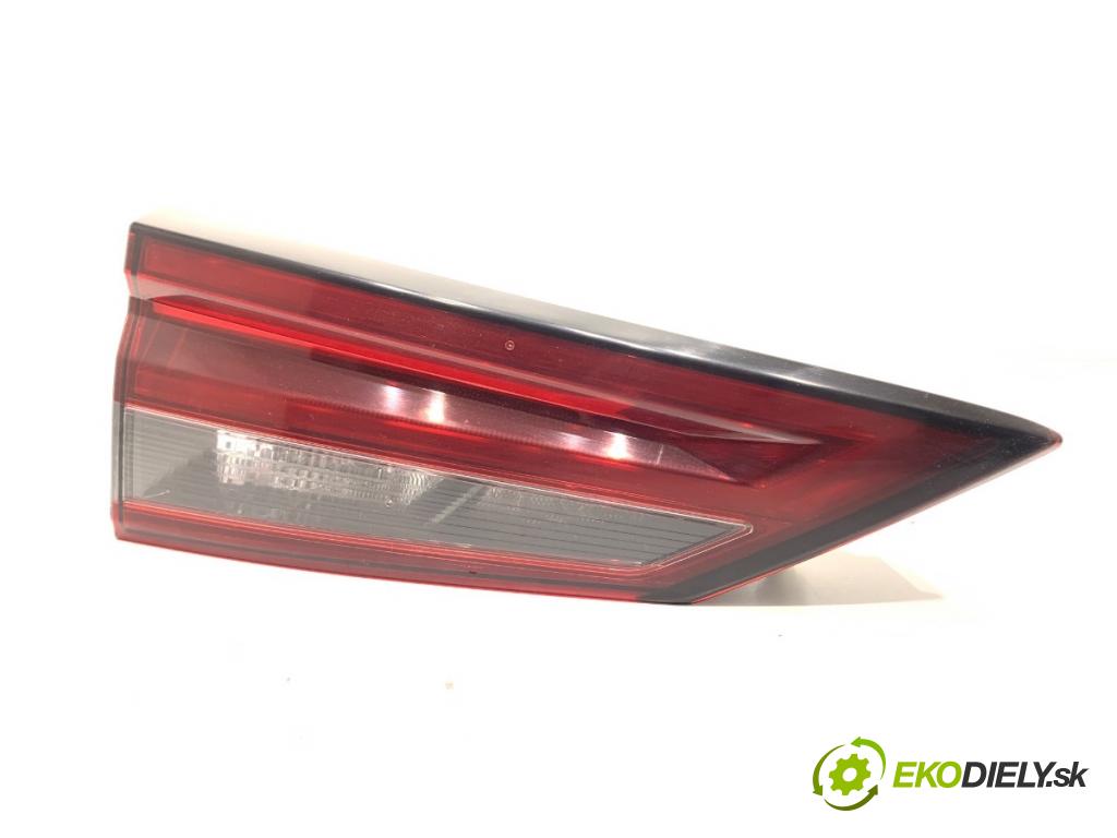 NISSAN QASHQAI J12 SUV 2023 116 kW 1.3 DIG-T Napęd na wszystkie koła 1332 Svetlo zad ľavá strana vnútorná  (Kľučka dverí ostatné)