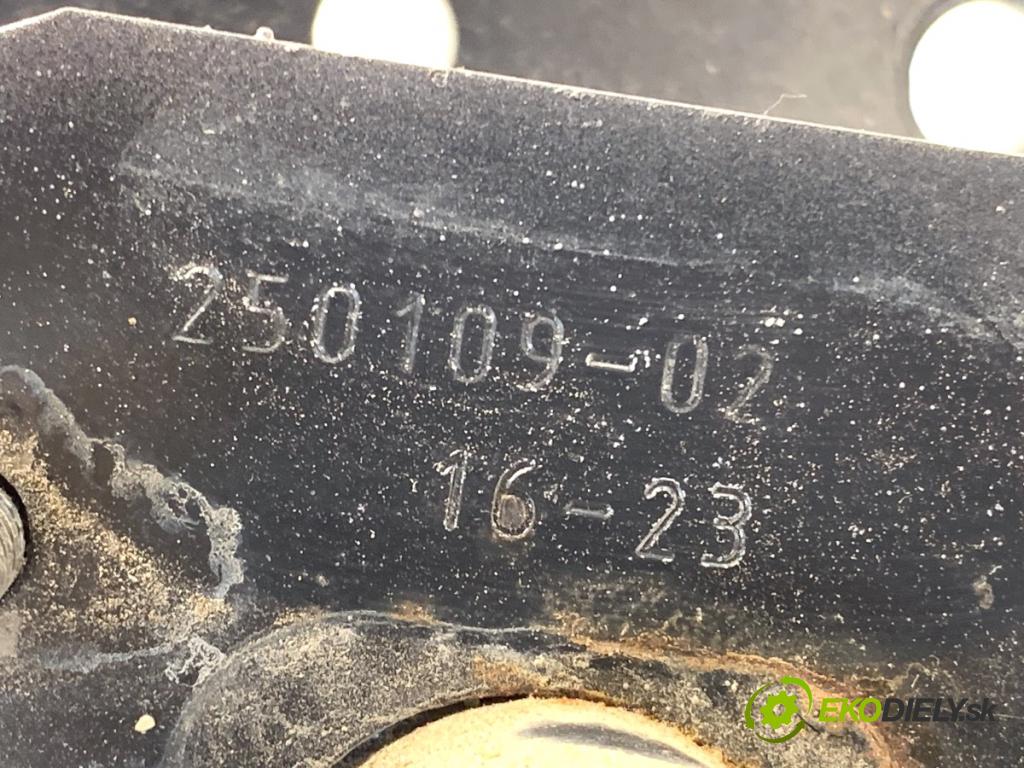 NISSAN QASHQAI J12 SUV 2023 116 kW 1.3 DIG-T Napęd na wszystkie koła 1332 držiak stláčanie zad 852116UA2A