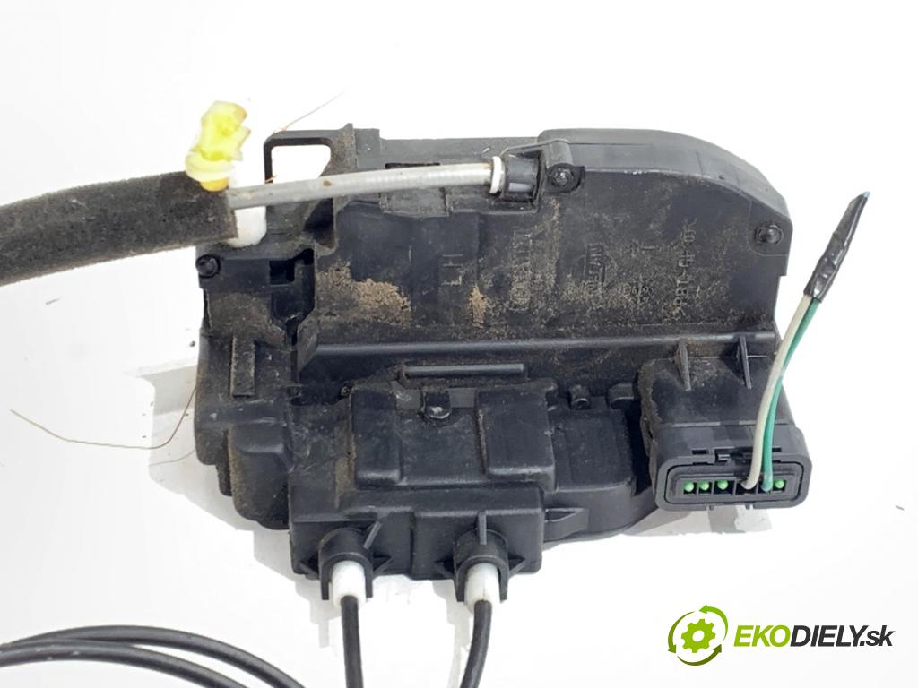 NISSAN VERSA N16 sedan 2010 91 kW 1.8 1798 zámok dveře levý přední část