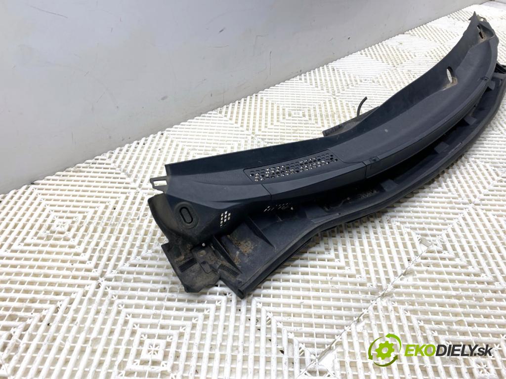 NISSAN VERSA N16 sedan 2010 91 kW 1.8 1798 Torpédo, plast pod čelné okno 66862EL000 (Torpédo (plast pod čelným sklom))