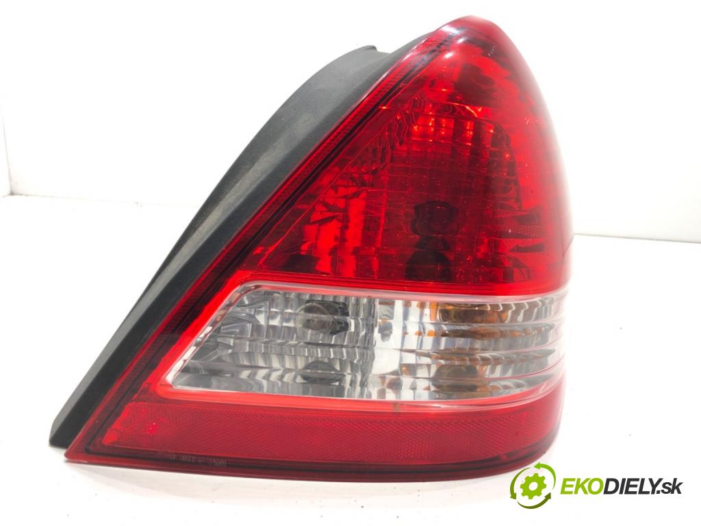 NISSAN VERSA N16 sedan 2010 91 kW 1.8 1798 Svetlo pravy zad 225040-02