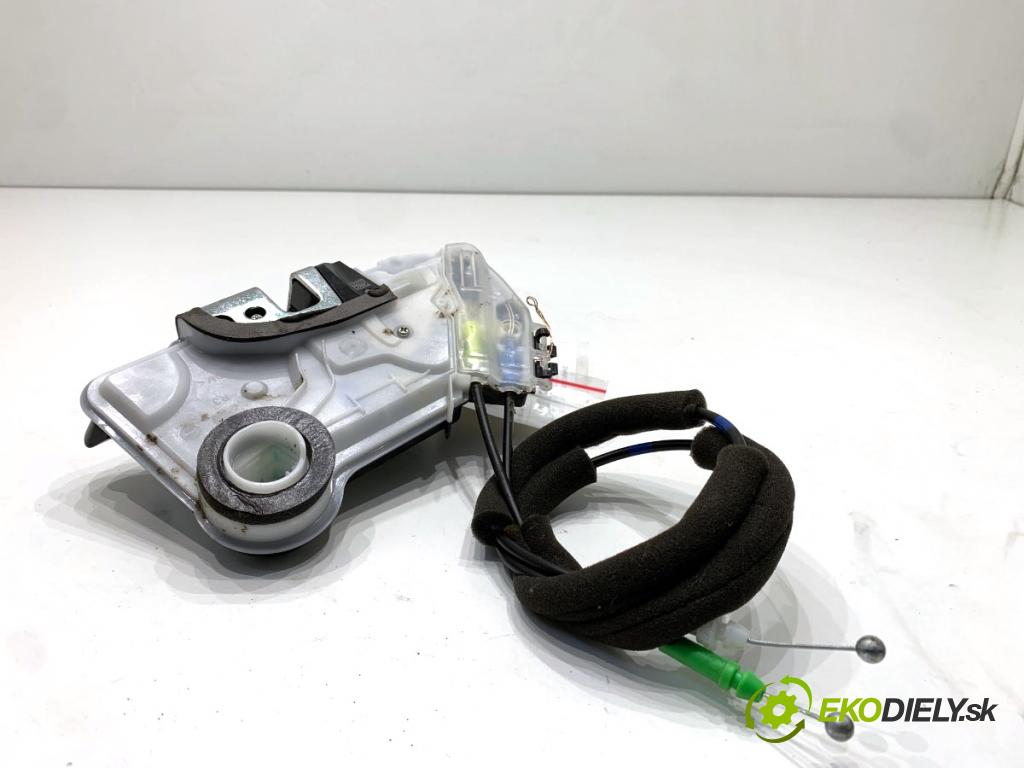 TOYOTA CAMRY sedan 2024 131 kW 2.5 Hybrid (AXVH71_) 2487 zámok Dvere pravy predný