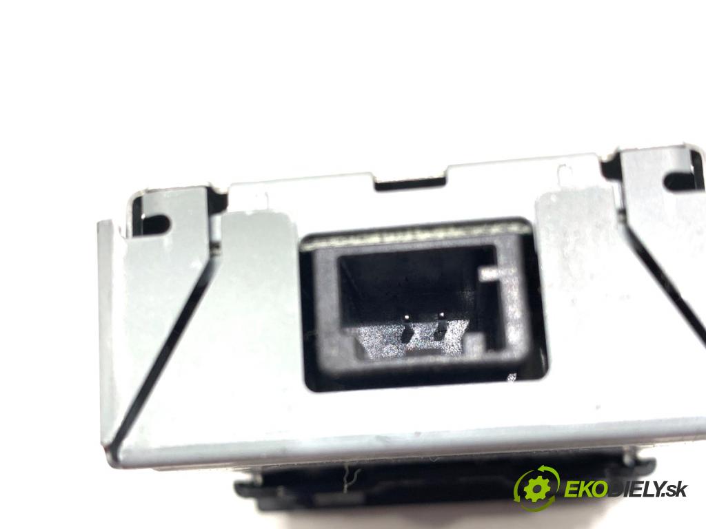 TOYOTA CAMRY sedan 2024 131 kW 2.5 Hybrid (AXVH71_) 2487 HNÍZDO: USB 85532-60020