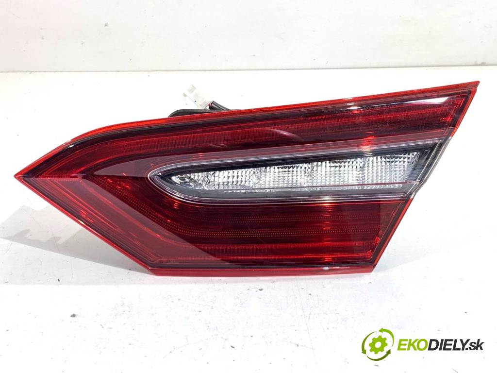 TOYOTA CAMRY sedan 2024 131 kW 2.5 Hybrid (AXVH71_) 2487 Svetlo zad pravá vnútorná  (Kľučka dverí ostatné)