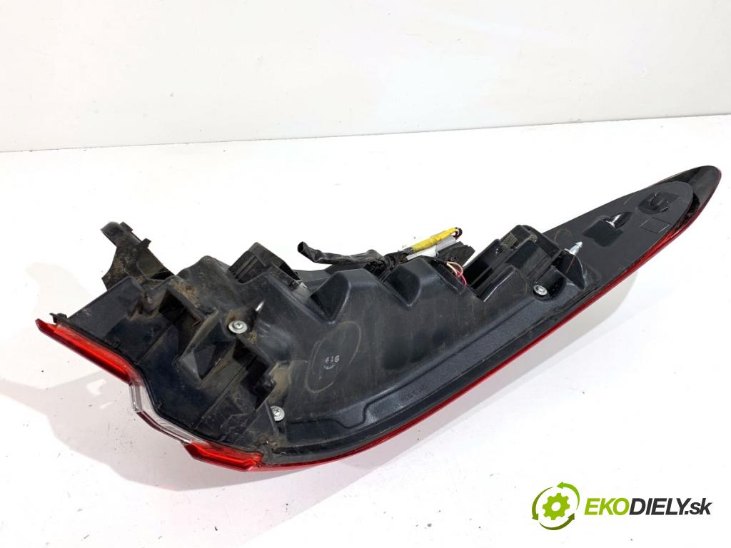 TOYOTA CAMRY sedan 2024 131 kW 2.5 Hybrid (AXVH71_) 2487 Svetlo pravy zad