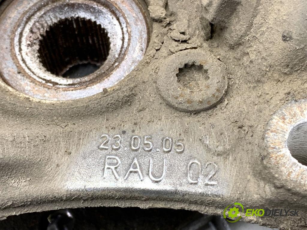 VW PASSAT B6 sedan 2007 125 kW 2.0 TDI 1968 náboj pravý přední část