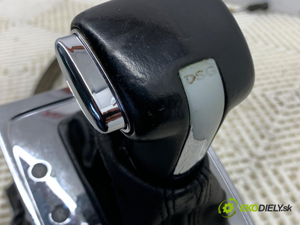 VW PASSAT B6 sedan 2007 125 kW 2.0 TDI 1968 Kulisa 3C1713025H (Rýchlostná páka (kulisa))