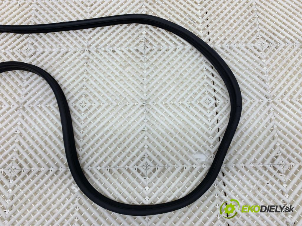 TOYOTA CAMRY sedan 2024 131 kW 2.5 Hybrid (AXVH71_) 2487 tesnenie dverí kufra
