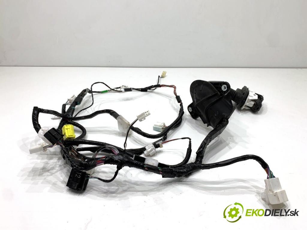 TOYOTA CAMRY sedan 2024 131 kW 2.5 Hybrid (AXVH71_) 2487 káblovačka dveře přední část pravý 