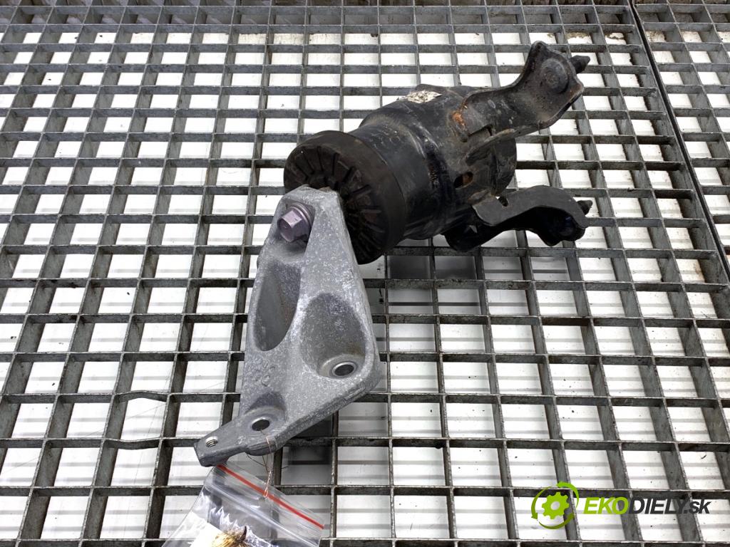 TOYOTA CAMRY sedan 2024 131 kW 2.5 Hybrid (AXVH71_) 2487 Držiak AirBag Motor