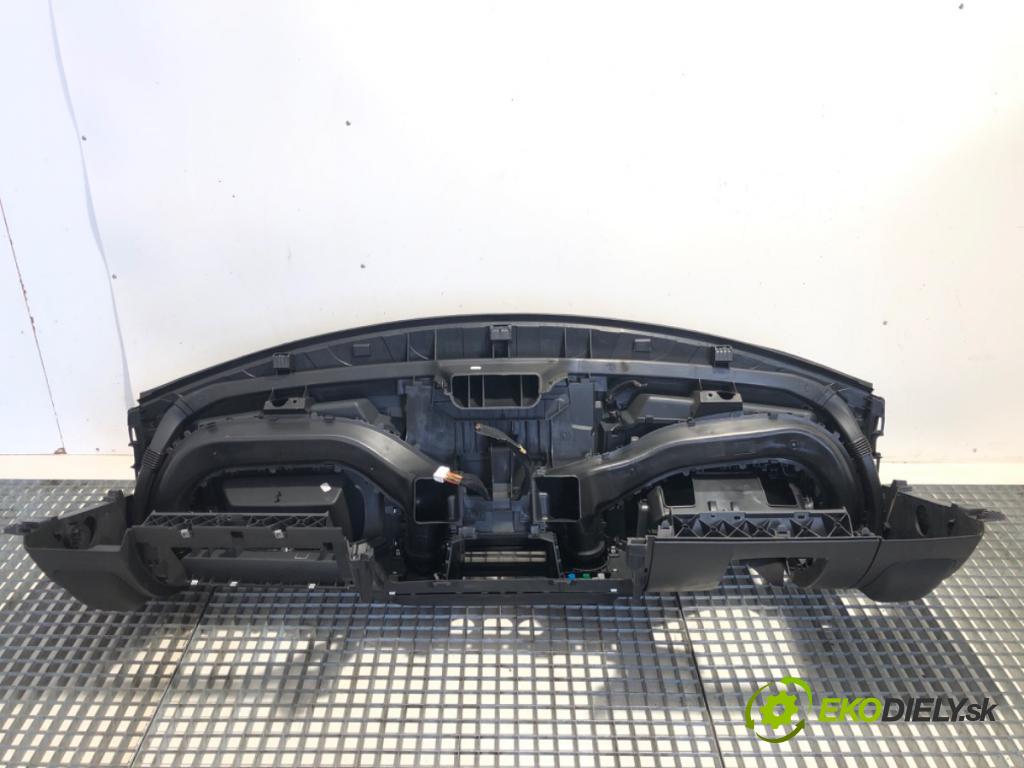 RENAULT MASTER III Skrzynia 2019 125 kW 2.3 dCi 170 FWD (FV0L) 2298 Palubná doska (Palubná doska)