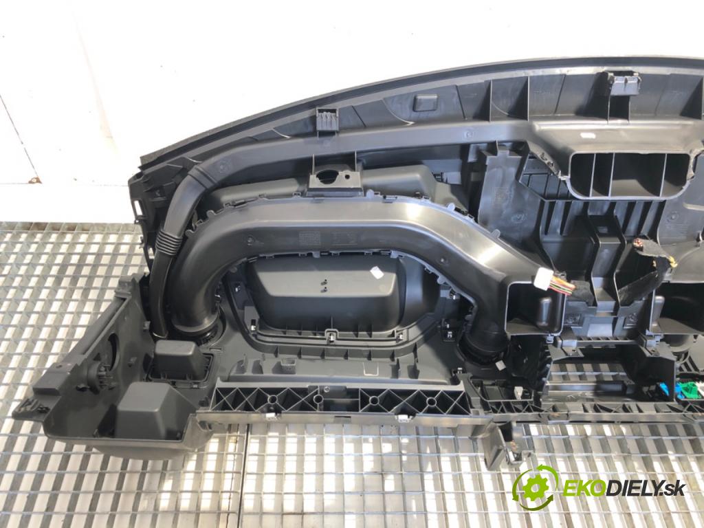 RENAULT MASTER III Skrzynia 2019 125 kW 2.3 dCi 170 FWD (FV0L) 2298 Palubná doska (Palubná doska)