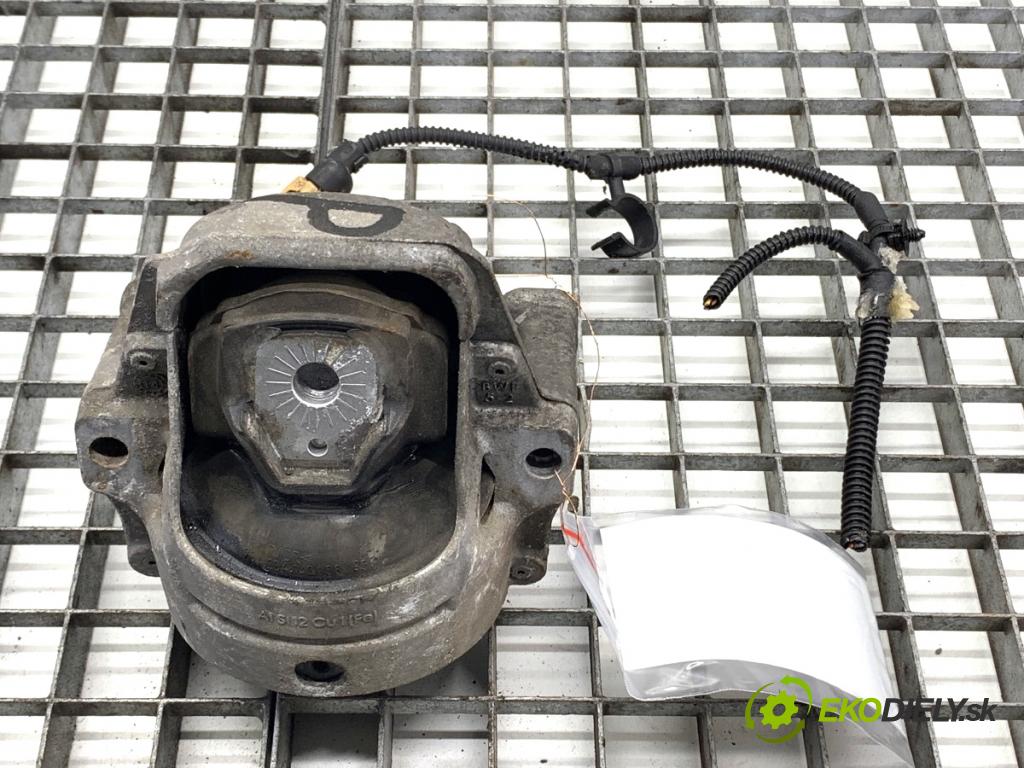 AUDI A6 C7 Kombi 2014 140 kW 2.0 TDI 1968 AirBag motora pravý 8R0199381
