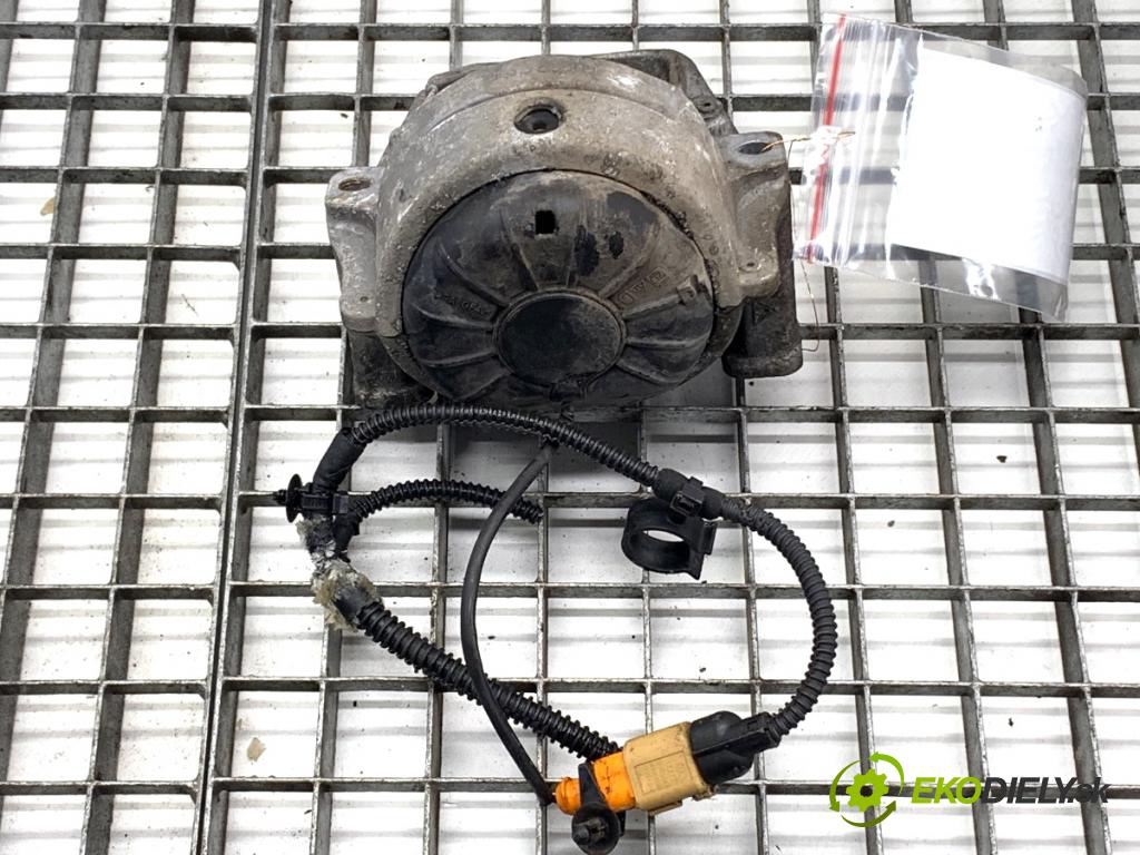 AUDI A6 C7 Kombi 2014 140 kW 2.0 TDI 1968 AirBag motora pravý 8R0199381