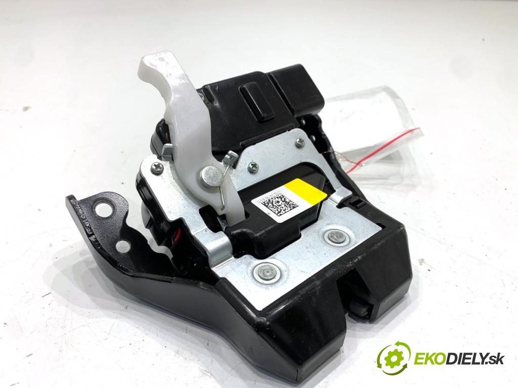 KIA CEED SUV 2022 104 kW 1.6 GDI Hybrid 1580 zámok dverí zad