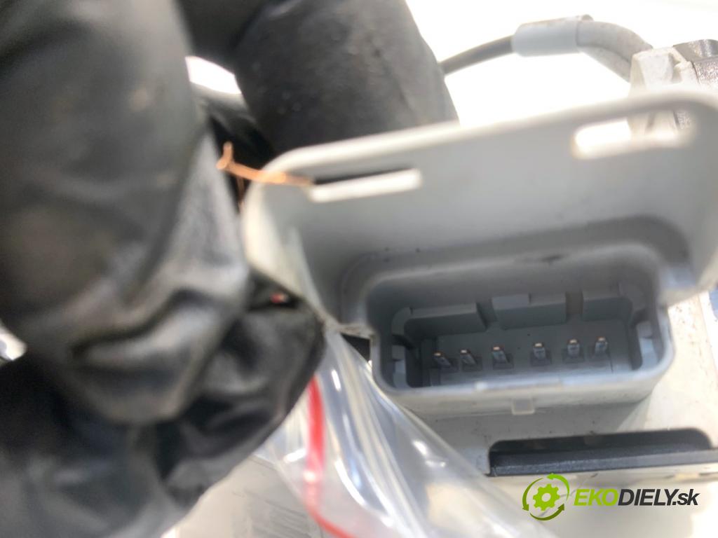 CITROEN C4 I liftback 2006 80 kW 1.6 16V 1587 zámok Dvere ľavy zad 9681337180