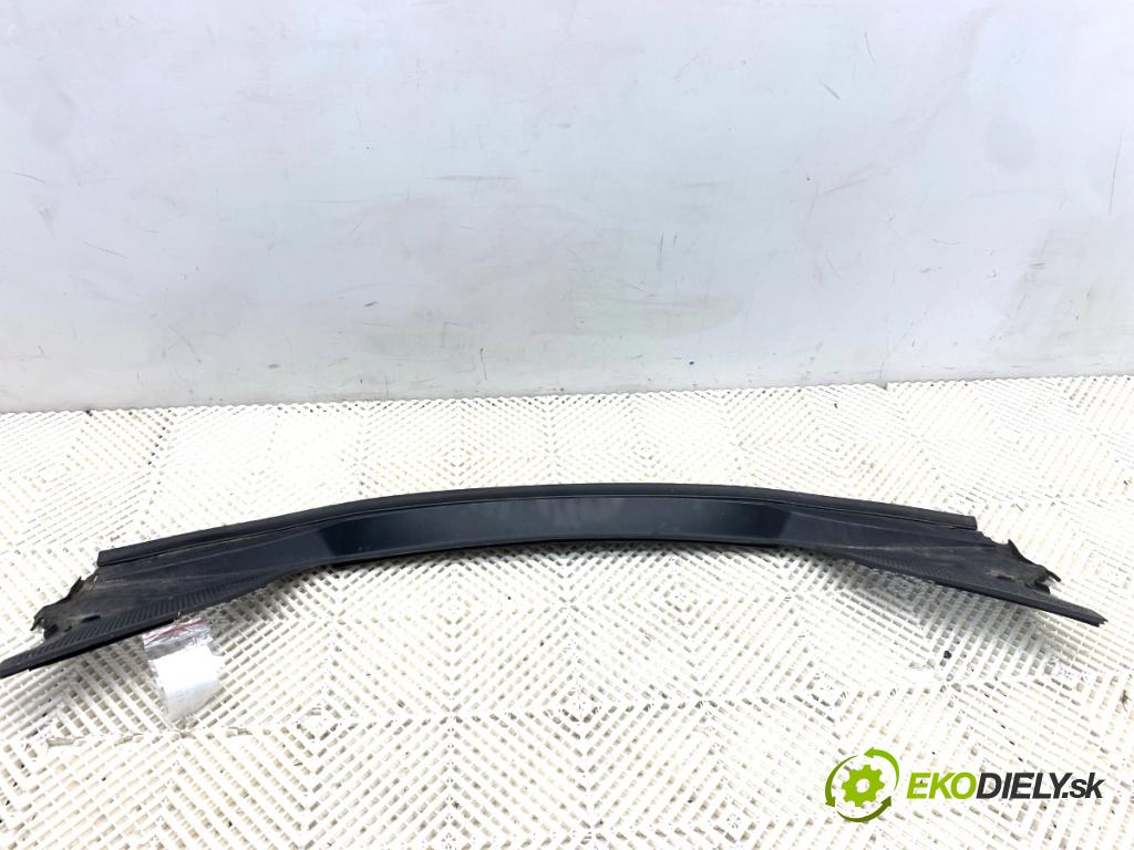 CITROEN C4 I liftback 2006 80 kW 1.6 16V 1587 torpédo plast pod čelní okno 96583760XT (Plast pod čelním sklem)