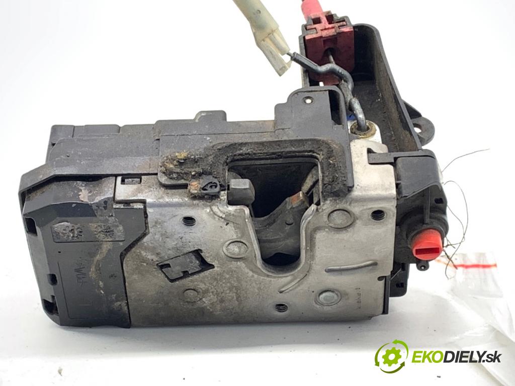 OPEL ASTRA H liftback 2007 66 kW 1.3 CDTI (L48) 1248 zámok Dvere ľavy zad 13210738