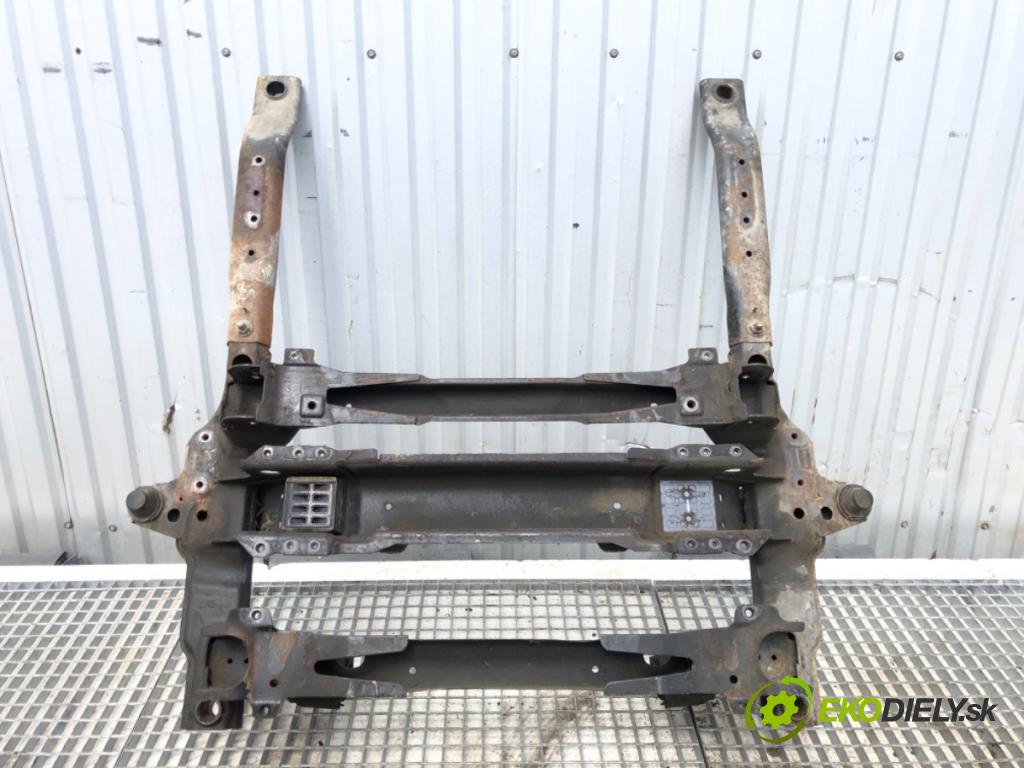 VW CARFTER 30 35 Autobus 2007 120 kW 2.5 TDI 2461 výztuha pod motor A9063301906 (Přední výztuha)