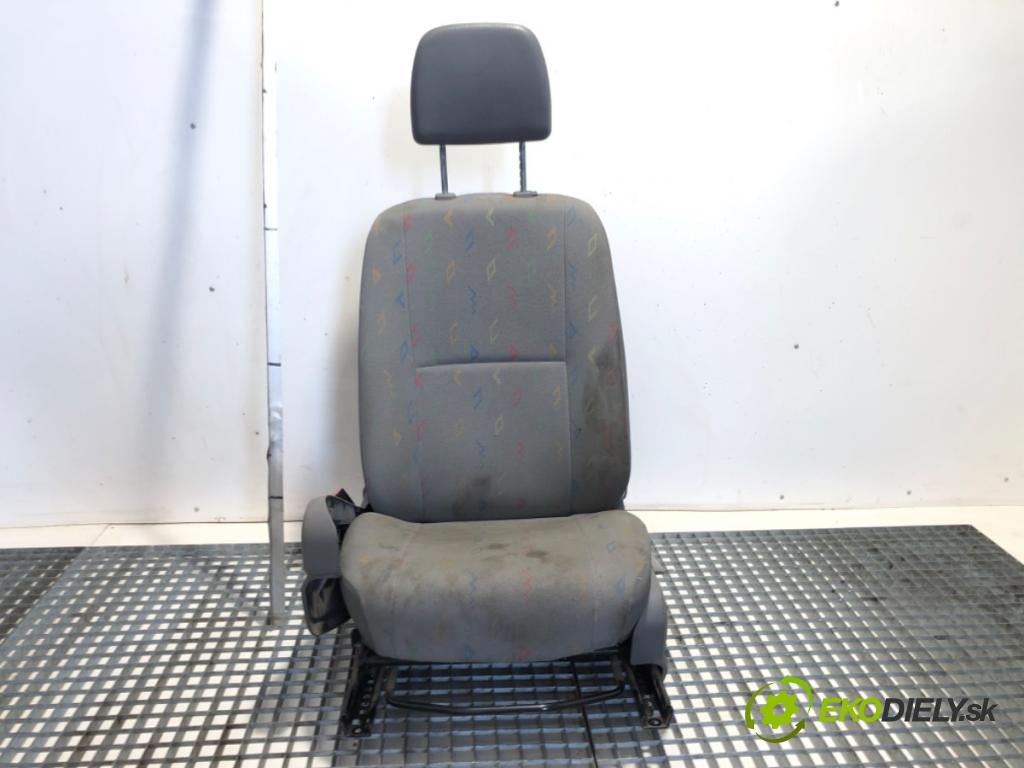 VW CARFTER 30 35 Autobus 2007 120 kW 2.5 TDI 2461 Sedadlo ľavy predný 