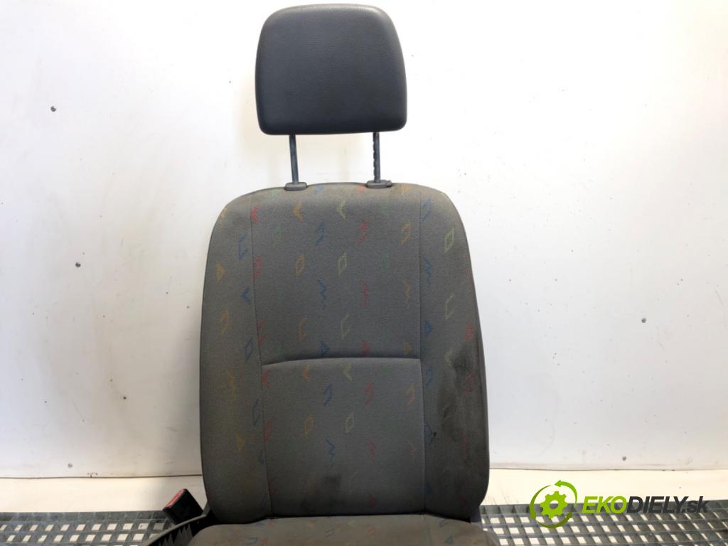 VW CARFTER 30 35 Autobus 2007 120 kW 2.5 TDI 2461 Sedadlo ľavy predný