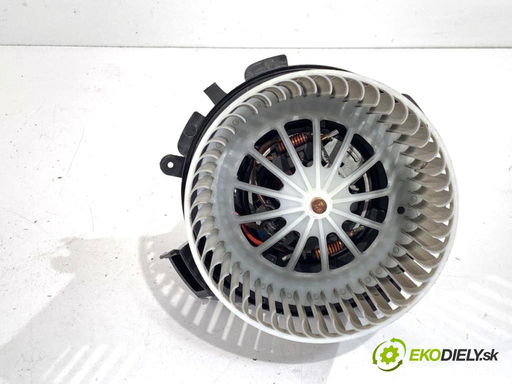 VW CARFTER 30 35 Autobus 2007 120 kW 2.5 TDI 2461 ventilátor kúrenia 