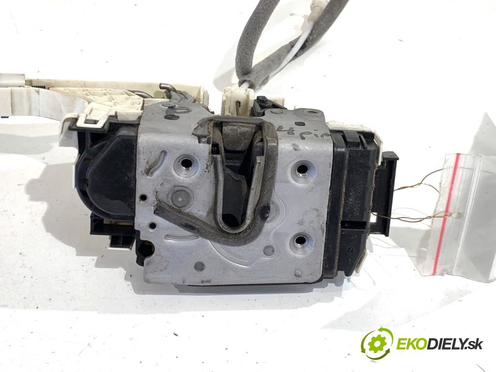 VW CARFTER 30 35 Autobus 2007 120 kW 2.5 TDI 2461 zámok Dvere pravy predný A9067201735