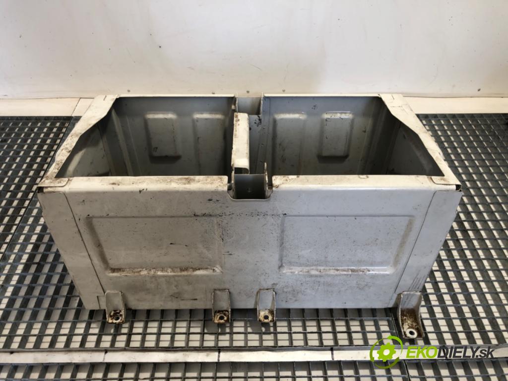 VW CARFTER 30 35 Autobus 2007 120 kW 2.5 TDI 2461 obal sedačky pravý 