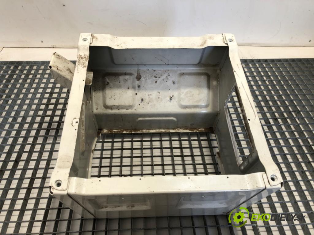 VW CARFTER 30 35 Autobus 2007 120 kW 2.5 TDI 2461 obal sedačky levý 