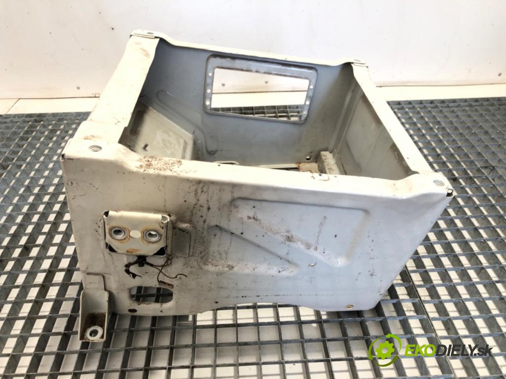 VW CARFTER 30 35 Autobus 2007 120 kW 2.5 TDI 2461 obal sedačky levý