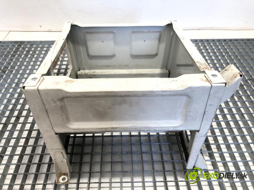 VW CARFTER 30 35 Autobus 2007 120 kW 2.5 TDI 2461 obal sedačky levý