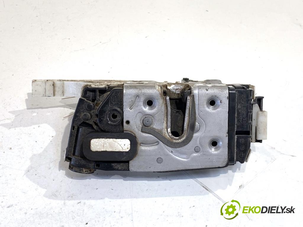 VW CARFTER 30 35 Autobus 2007 120 kW 2.5 TDI 2461 zámok Dvere zadných 9067401035 (Zámok)