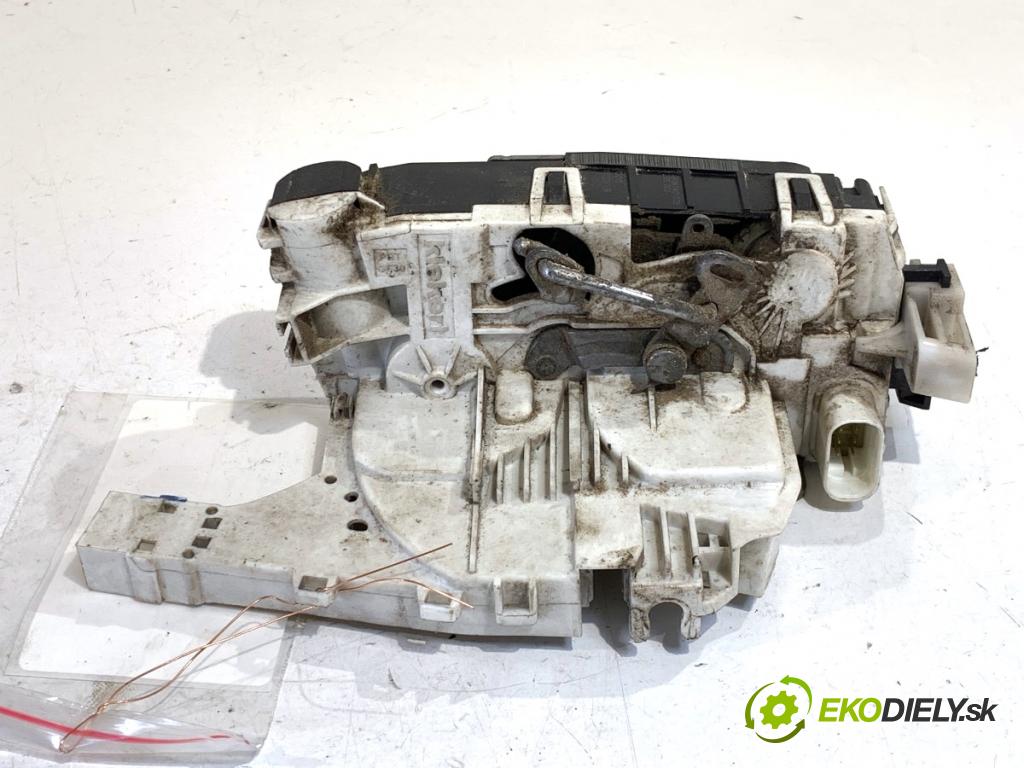 VW CARFTER 30 35 Autobus 2007 120 kW 2.5 TDI 2461 zámok Dvere zadných 9067401035 (Zámok)