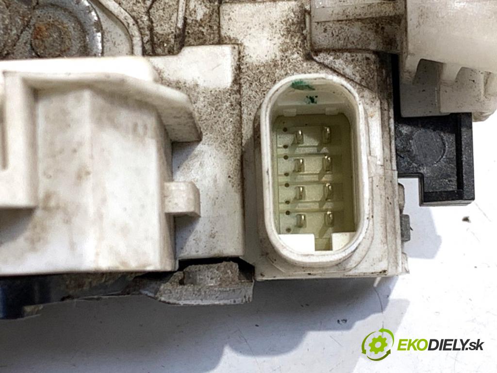 VW CARFTER 30 35 Autobus 2007 120 kW 2.5 TDI 2461 zámok Dvere zadných 9067401035 (Zámok)