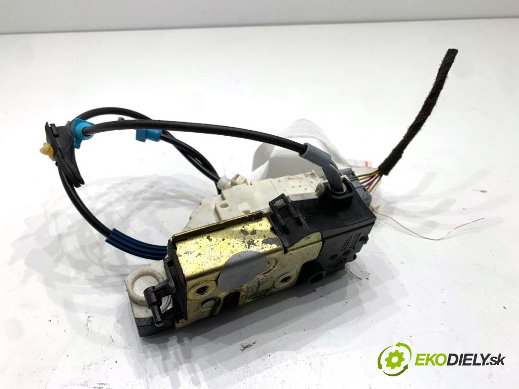 CITROEN C4 I liftback 2006 65 kW 1.4 16V 1360 zámok Dvere pravy zad 9681336880