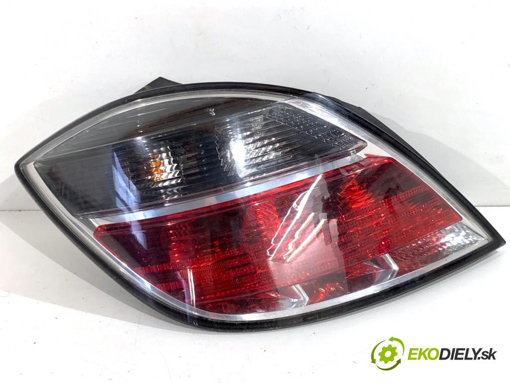 OPEL ASTRA H liftback 2008 66 kW 1.4 (L48) 1364 světlo levý zadní část 13222324