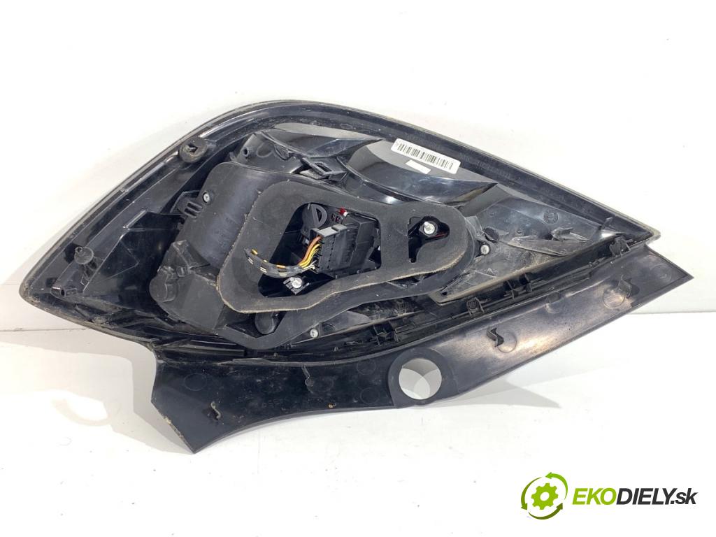 OPEL ASTRA H liftback 2008 66 kW 1.4 (L48) 1364 světlo levý zadní část 13222324