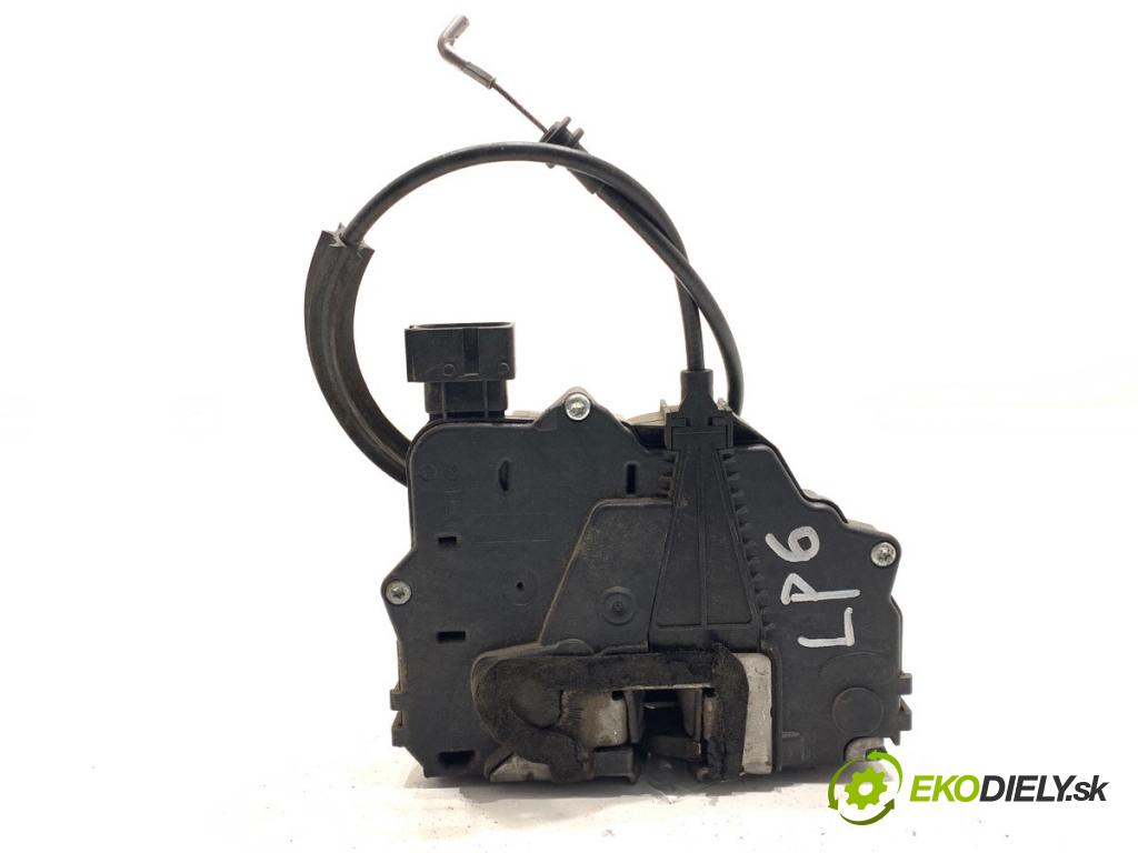FIAT GRANDE PUNTO liftback 2006 57 kW 1.4 LPG 1368 zámok Dvere ľavy predný 55701963
