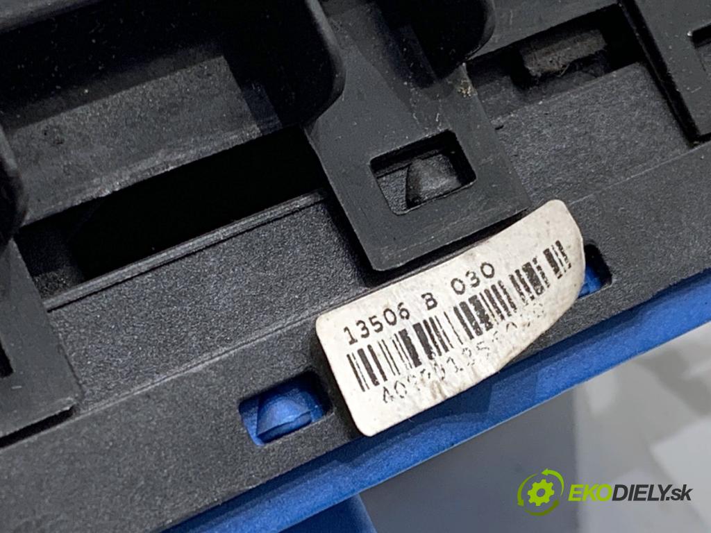 FIAT GRANDE PUNTO liftback 2006 57 kW 1.4 LPG 1368 přepínač oken 735423371 (Páčky pod volantem)